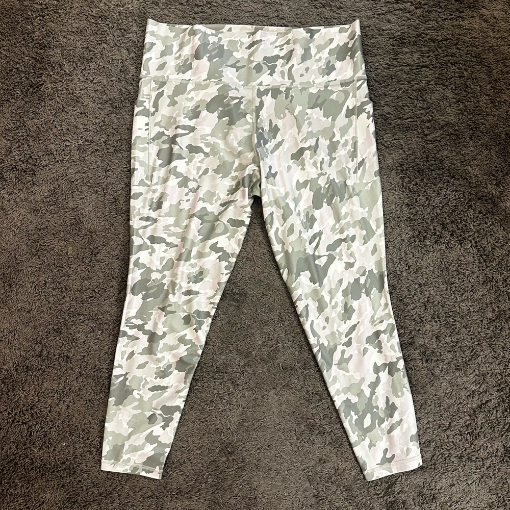 Athleta Salutation Stash Pocket II 7/8 Print Plus Size 2X like new!